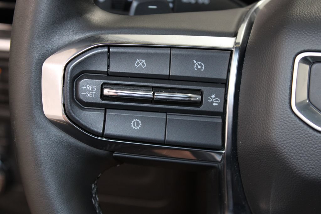 Used 2025 GMC Yukon XL Denali AWD/4WD image 40