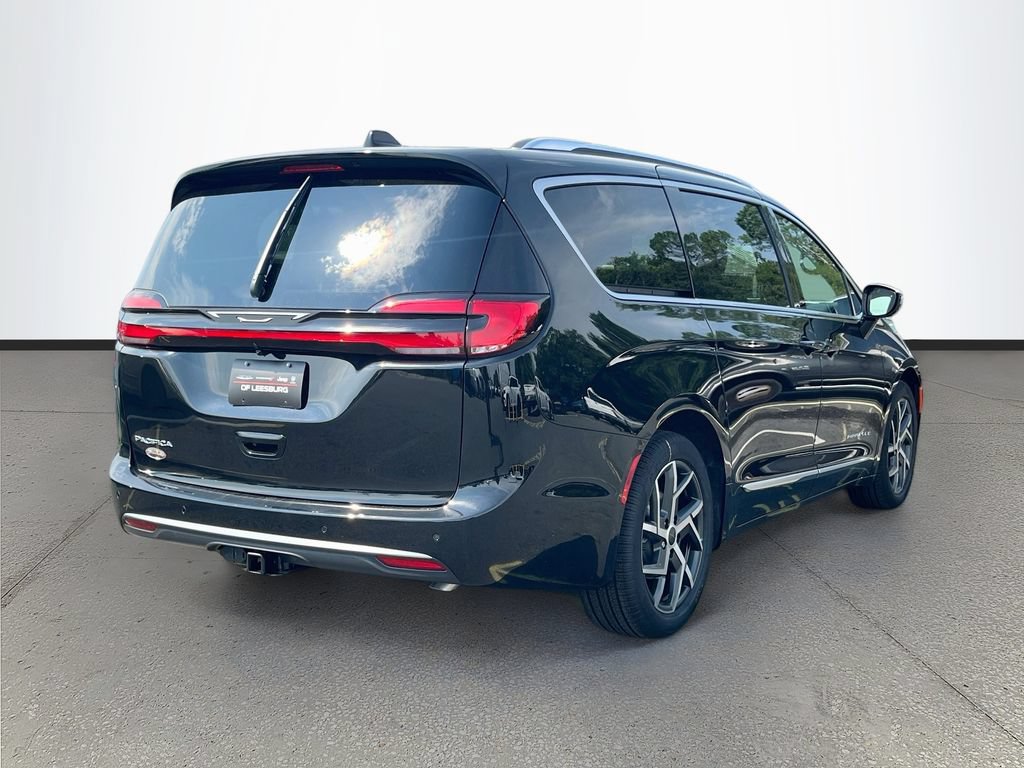 New 2027 Chrysler Pacifica Pinnacle w/ Theater Group FWD image 7