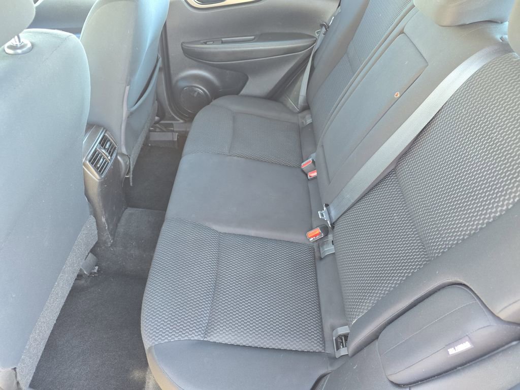 Used 2022 Nissan Rogue Sport S image 14