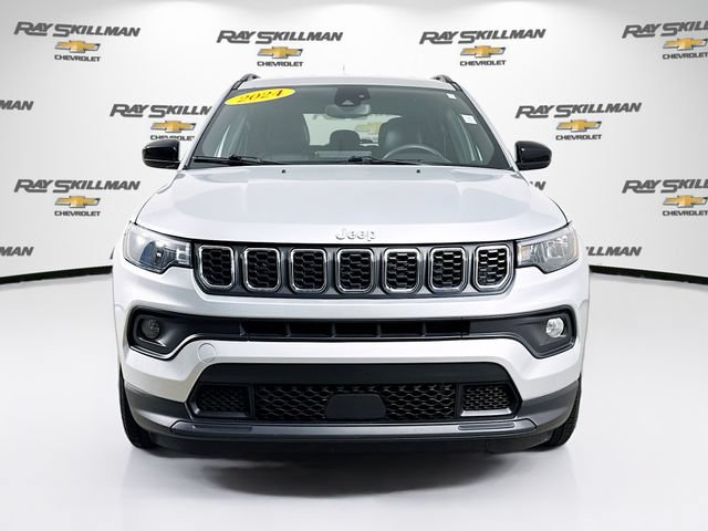 Used 2024 Jeep Compass Latitude AWD/4WD image 2