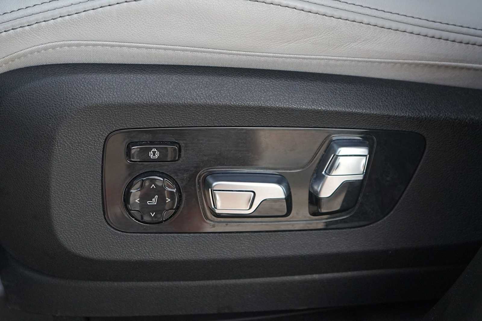 Used 2023 BMW X5 M50i w/ Parking Assistance Package AWD/4WD image 12