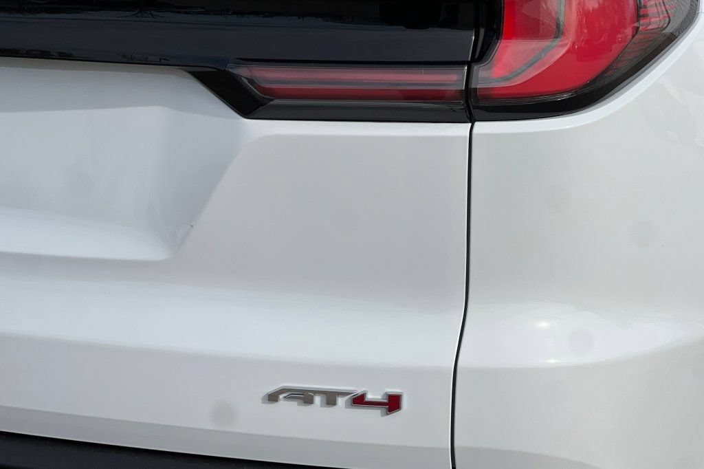 New 2026 GMC Acadia AT4 w/ Luxury Package AWD/4WD image 9