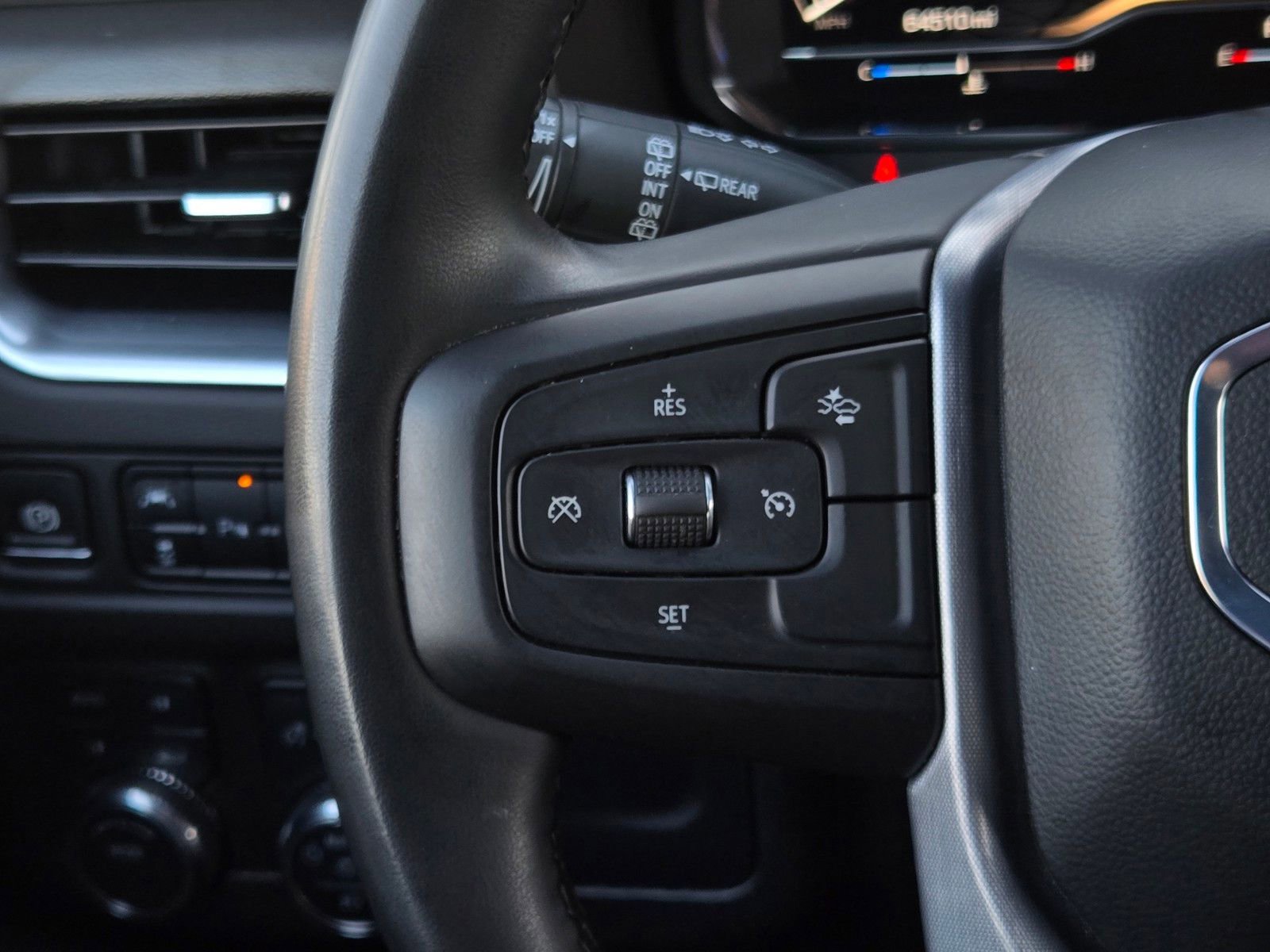 Used 2024 GMC Yukon XL SLT image 23