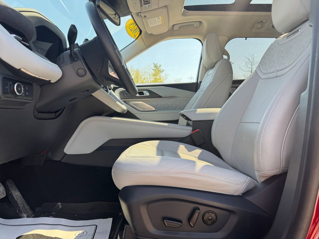 Used 2025 Ford Explorer Platinum w/ LUX Leather Package AWD/4WD image 20
