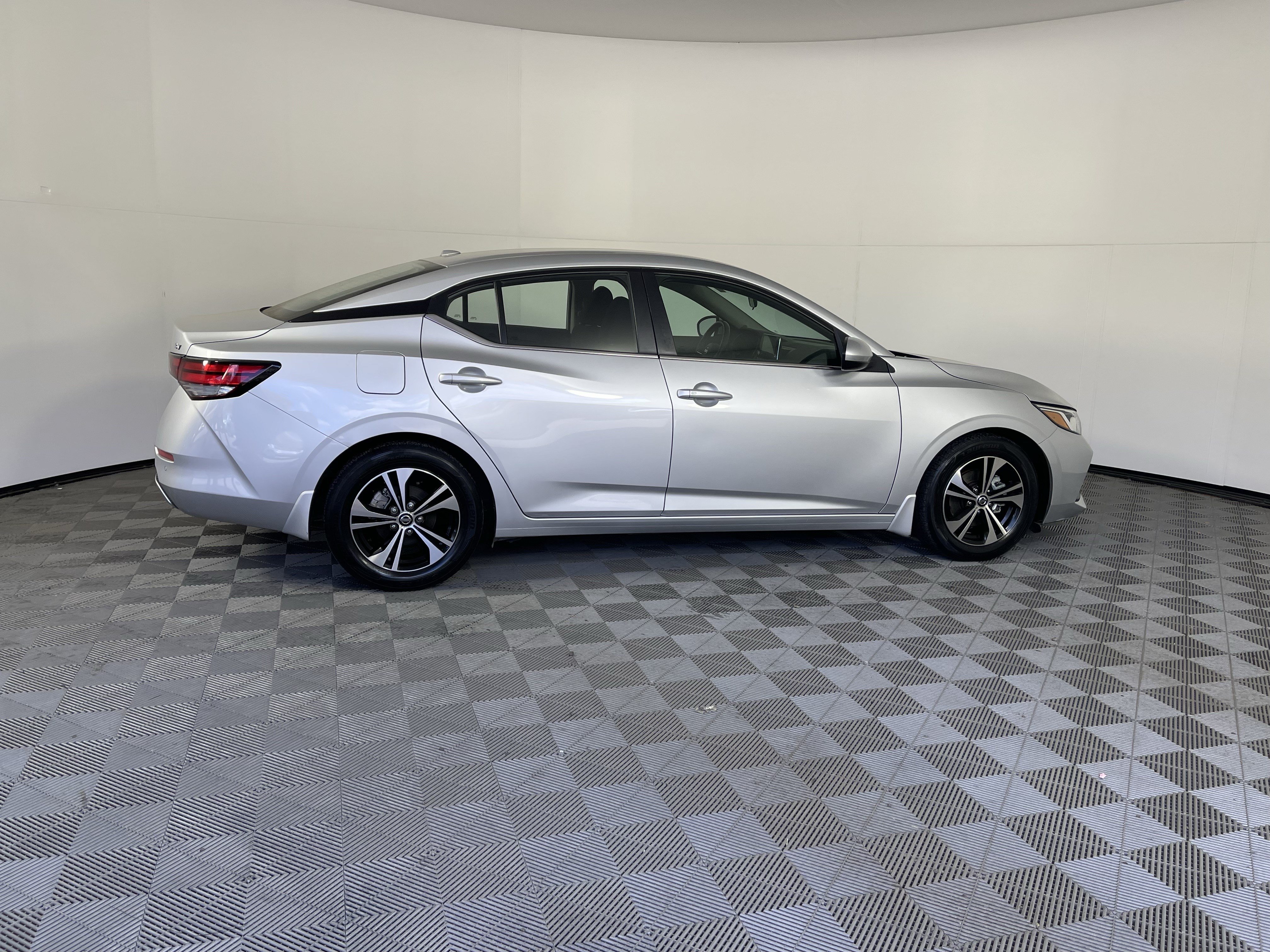 Used 2021 Nissan Sentra SV FWD image 6