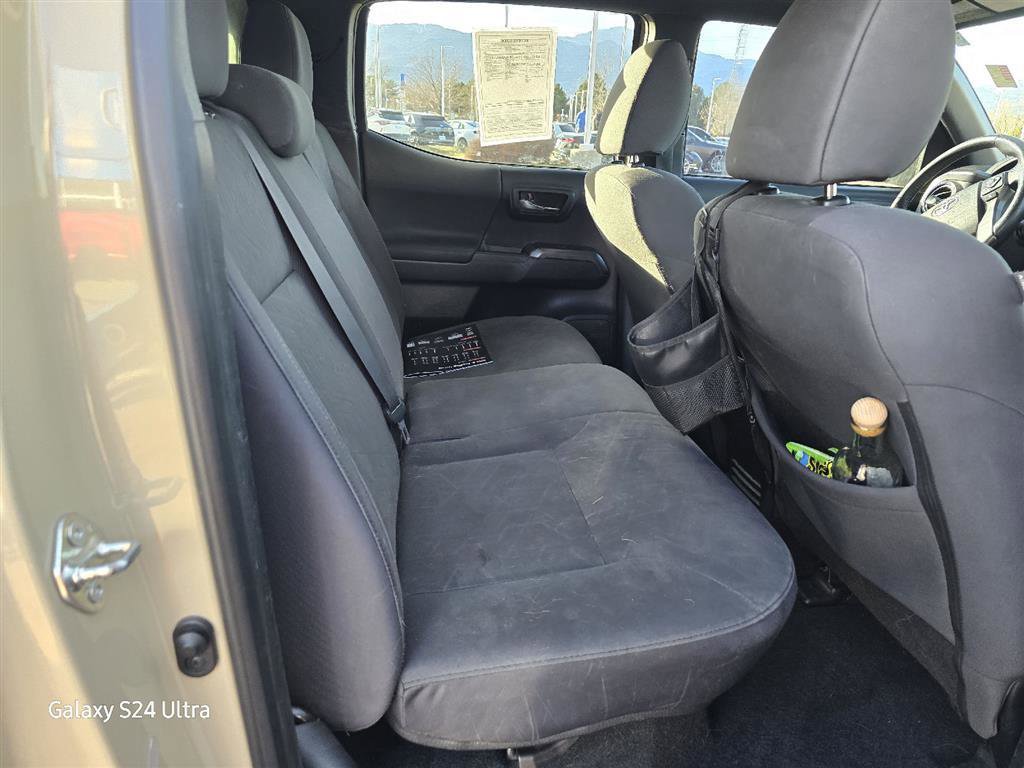 Used 2016 Toyota Tacoma TRD Sport image 12