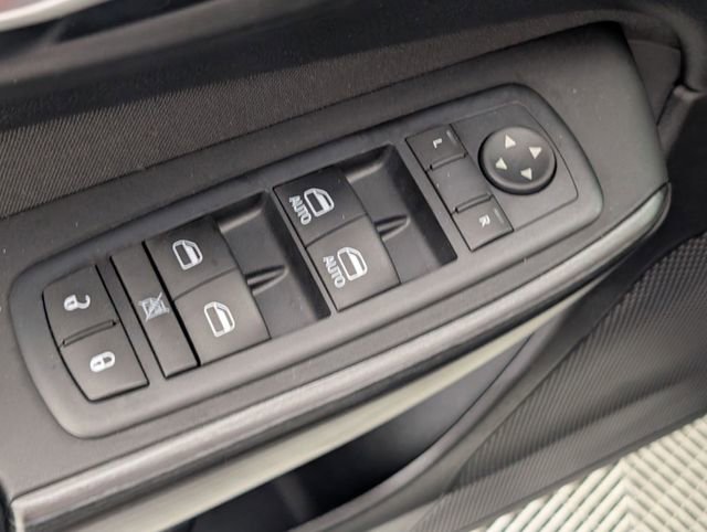 Used 2016 Jeep Cherokee Latitude w/ Comfort & Sound Group image 11