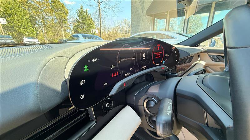 Used 2023 Porsche Taycan image 32