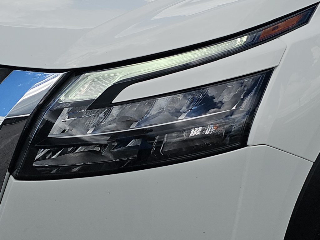 Used 2025 Nissan Pathfinder SV FWD image 30
