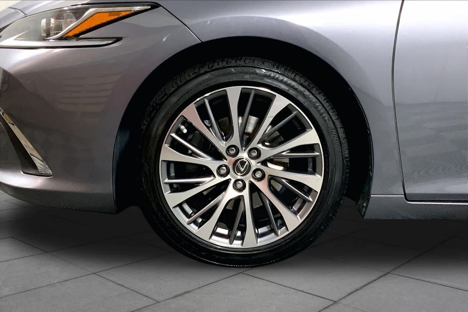 Used 2019 Lexus ES 350 w/ Premium Package FWD image 11