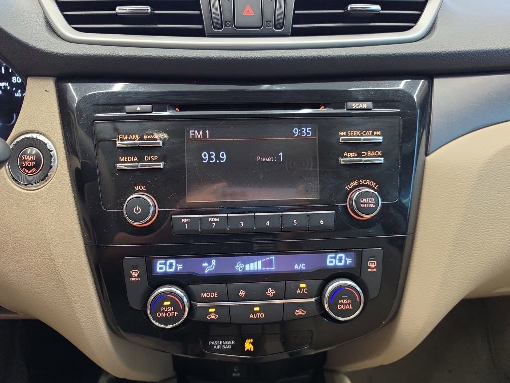 Used 2014 Nissan Rogue SV image 22