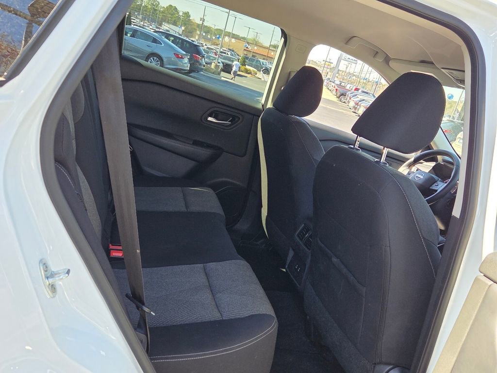 Used 2025 Nissan Rogue SV image 13