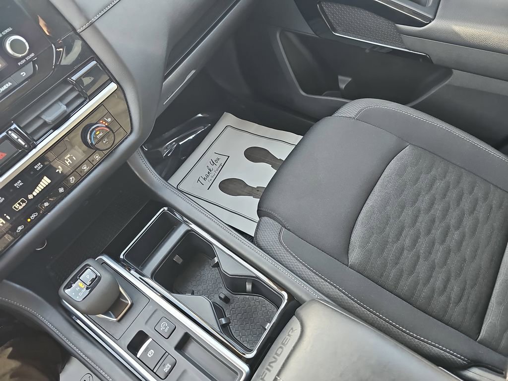 Used 2025 Nissan Pathfinder SV image 29