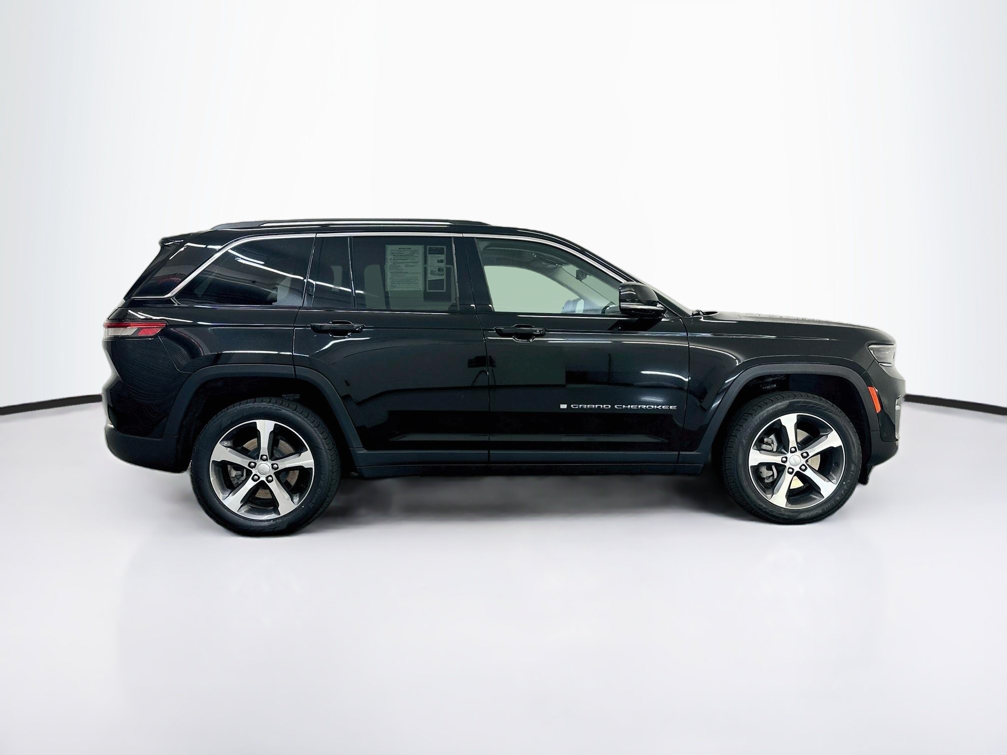 Used 2022 Jeep Grand Cherokee Limited 4xe w/ Luxury Tech Group II AWD/4WD image 10