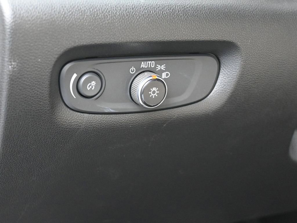 Used 2023 Chevrolet Traverse LS image 14