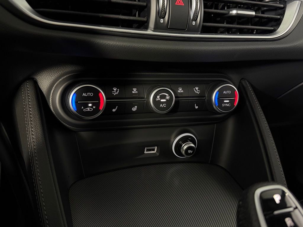 Used 2025 Alfa Romeo Stelvio Sprint w/ Veloce Package image 21