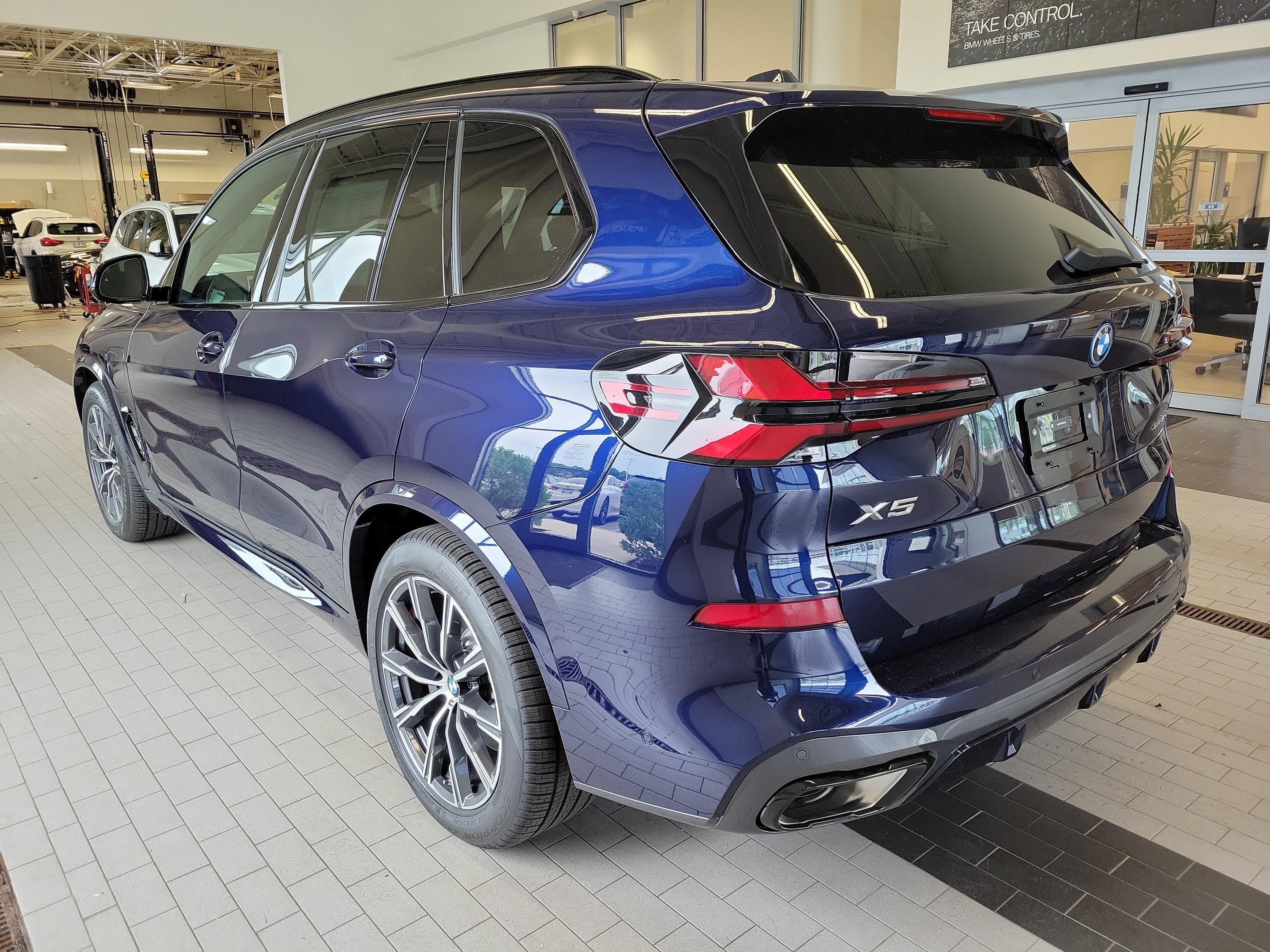 New 2026 BMW X5 xDrive50e w/ Executive Package AWD/4WD image 5