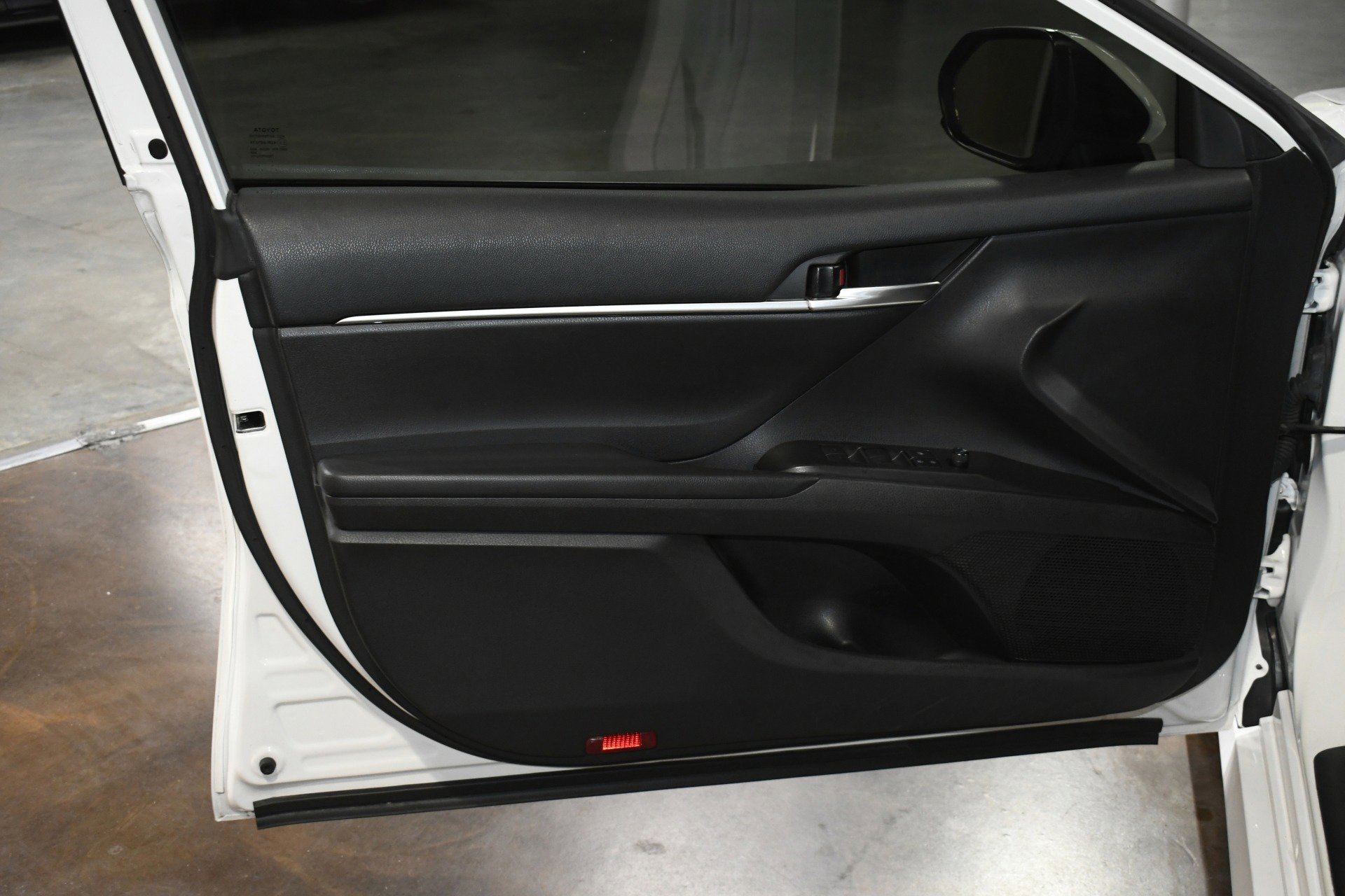 Used 2021 Toyota Camry LE image 43