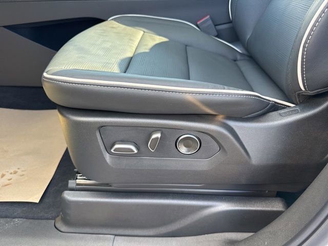 Certified 2026 Cadillac Escalade Luxury w/ LPO, Radiant Package image 10