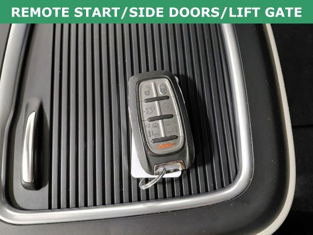 Used 2024 Chrysler Pacifica Touring-L image 10