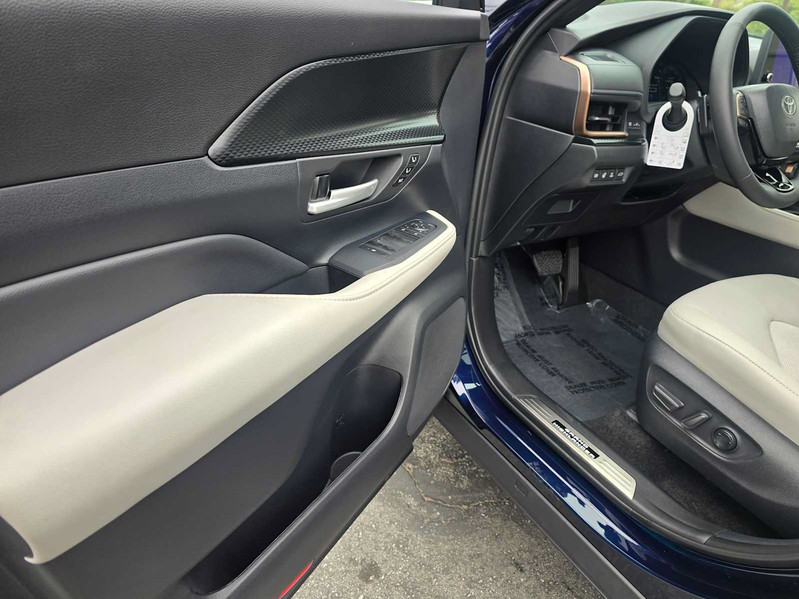 New 2026 Toyota Grand Highlander AWD Hybrid image 22