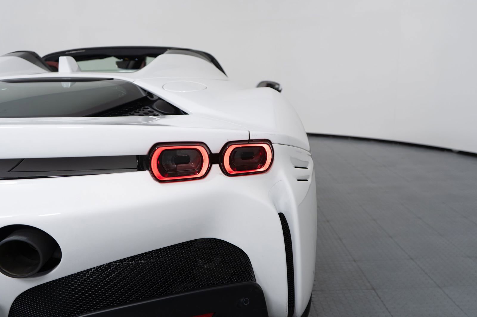 Certified 2024 Ferrari SF90 Spider AWD/4WD image 32