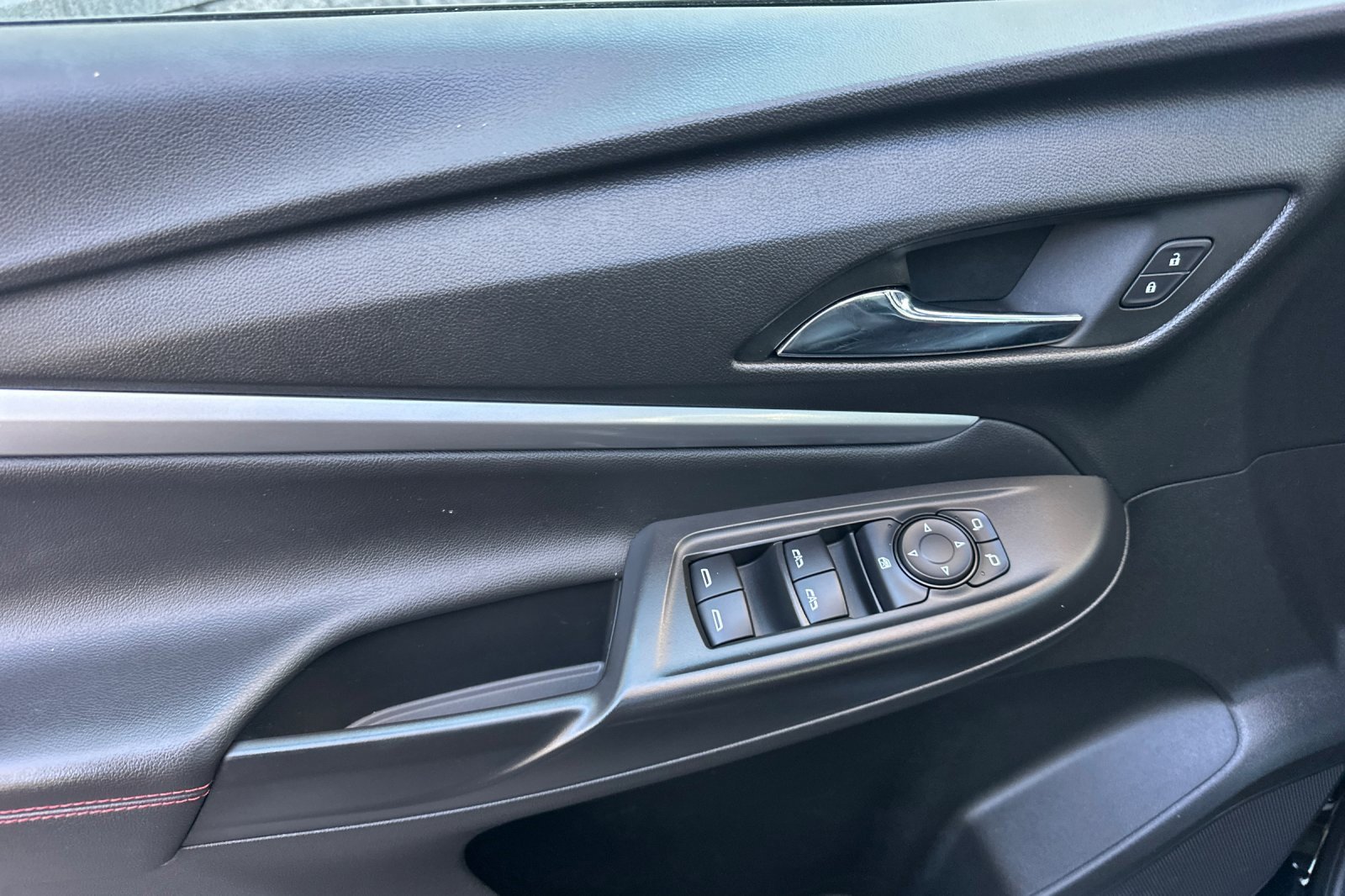 Used 2023 Chevrolet Bolt EUV Premier w/ Redline Edition image 10