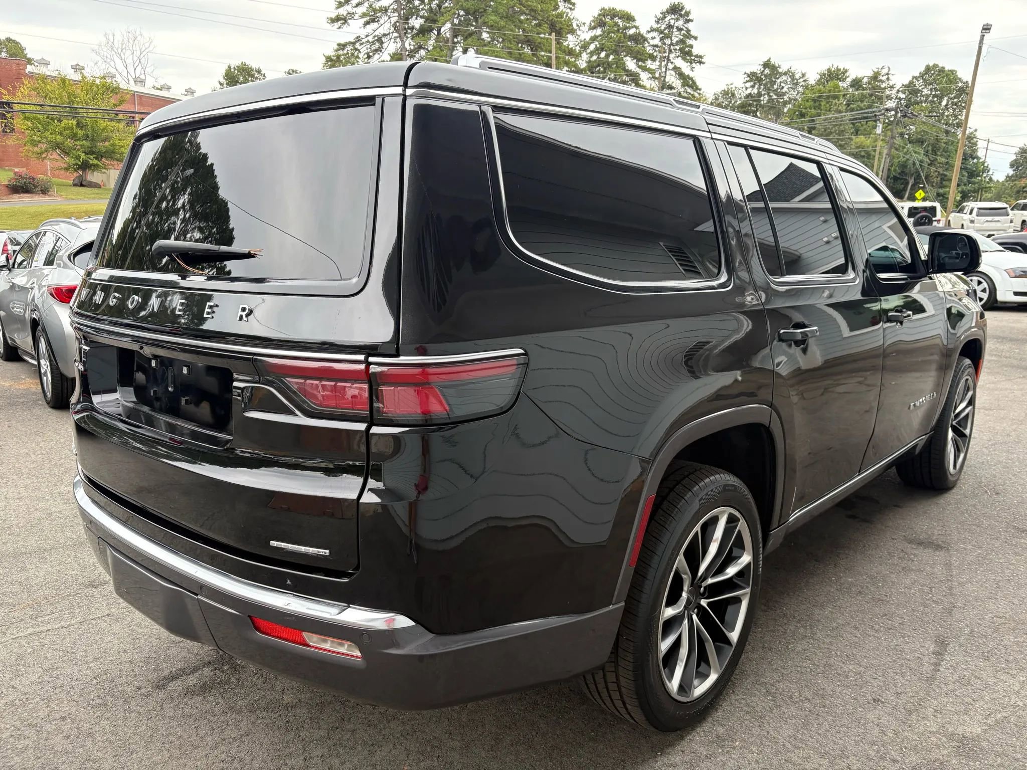 Used 2022 Jeep Wagoneer Series III w/ Premium Group I image 5