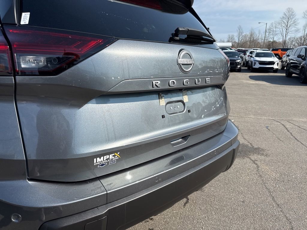 Used 2025 Nissan Rogue SV FWD image 29