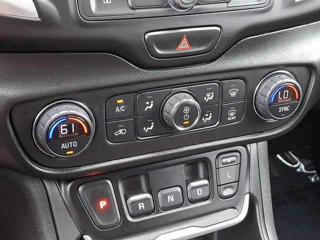 Used 2020 GMC Terrain SLE w/ Driver Convenience Package AWD/4WD image 16