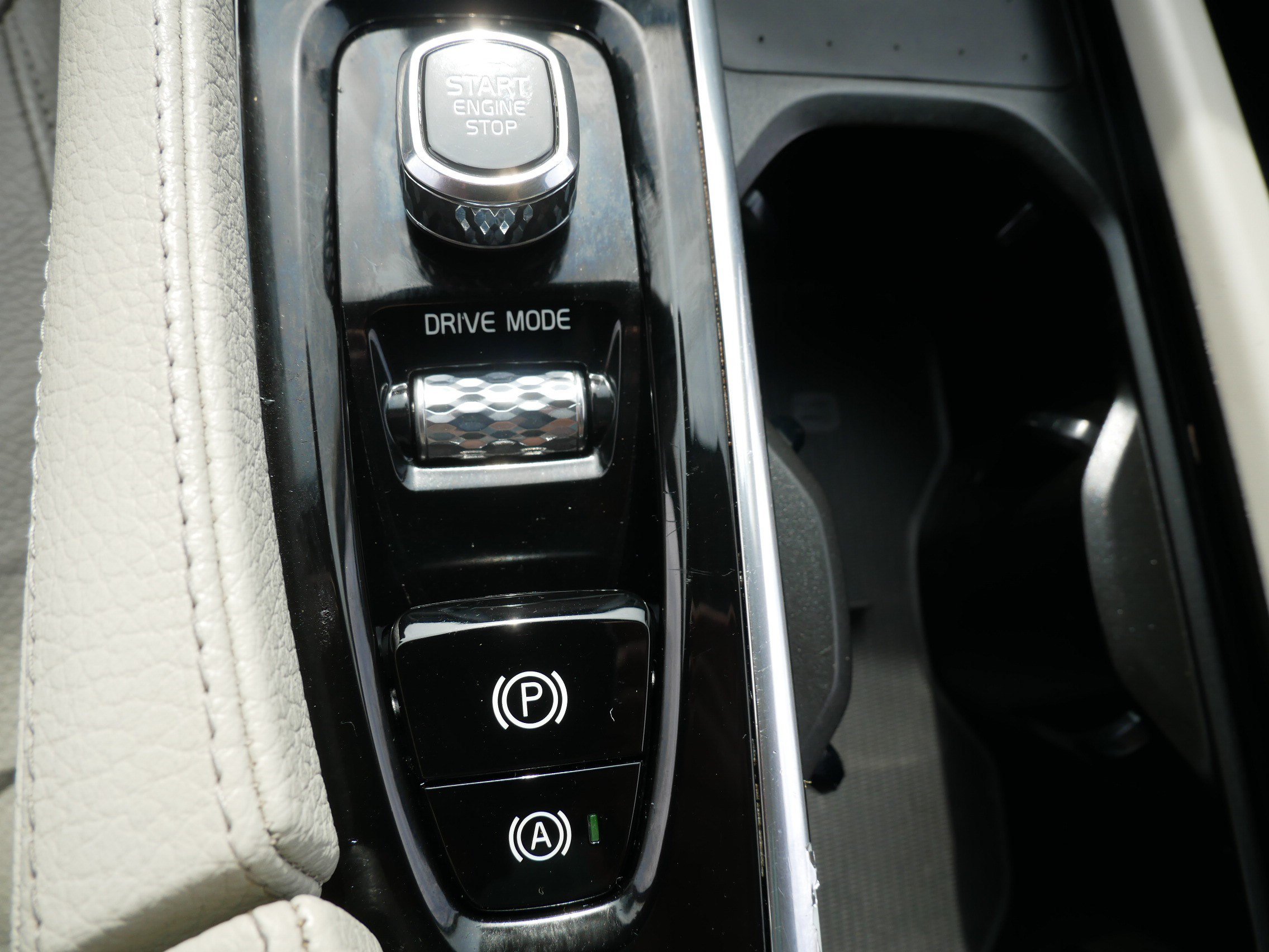 Used 2021 Volvo XC90 T6 Momentum w/ Climate Package AWD/4WD image 33