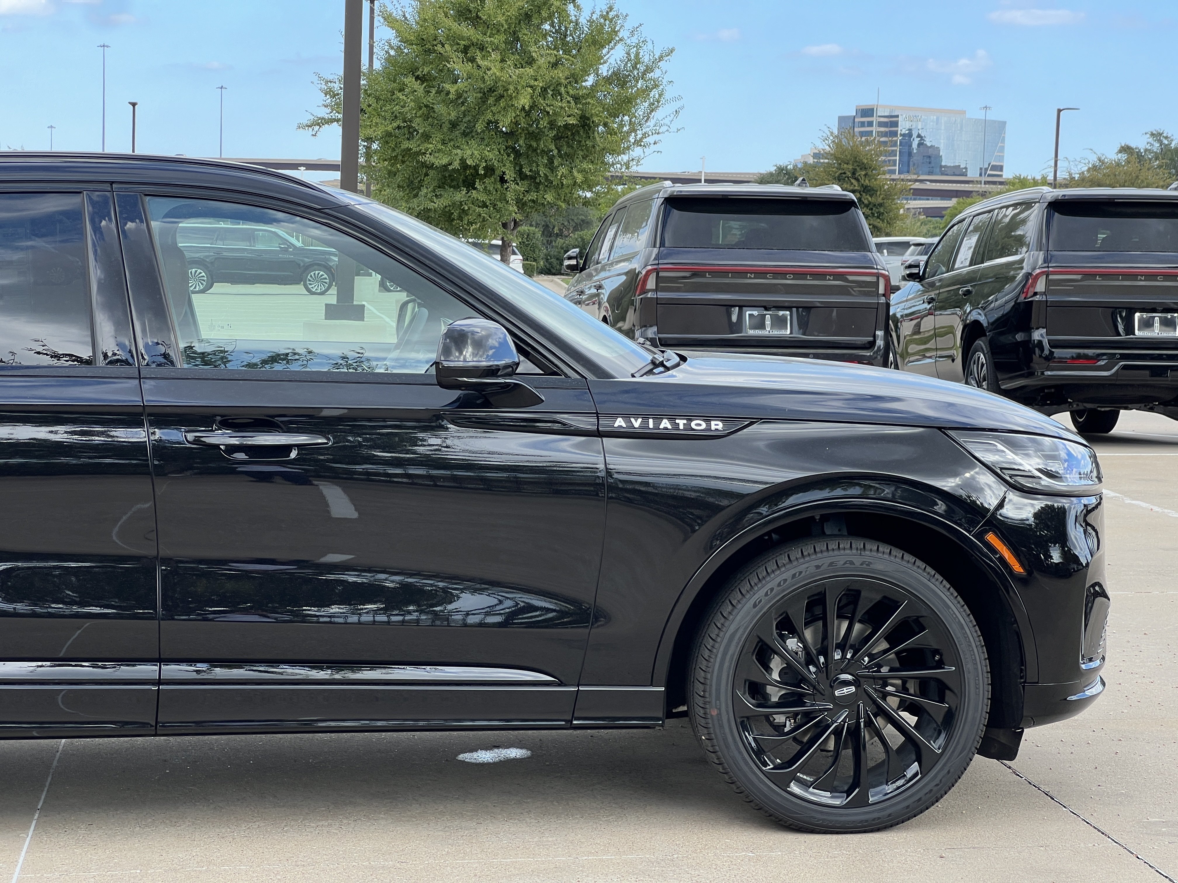 New 2026 Lincoln Aviator Reserve w/ Jet Appearance Package RWD image 12
