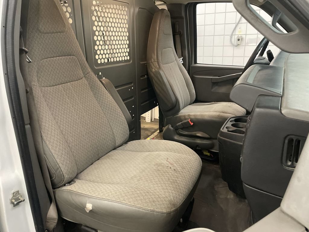 Used 2017 GMC Savana 2500 RWD image 17