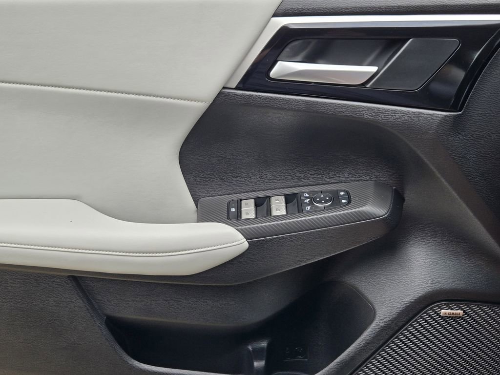 New 2026 Mitsubishi Outlander LE image 18