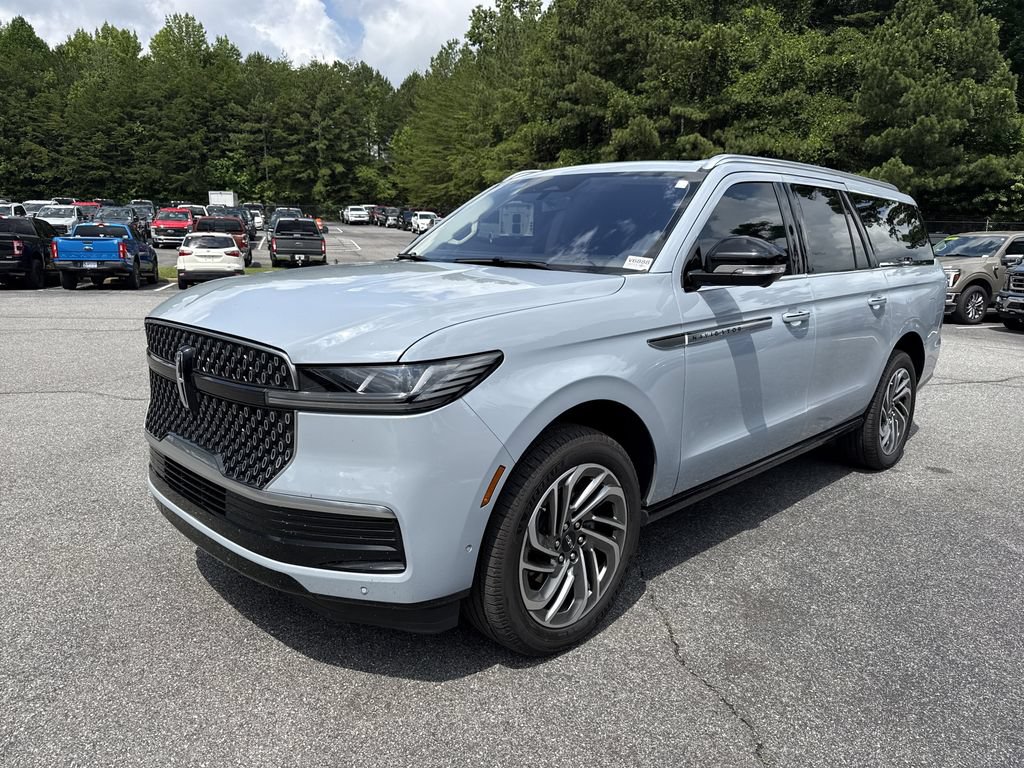 Used 2025 Lincoln Navigator L Reserve AWD/4WD image 3
