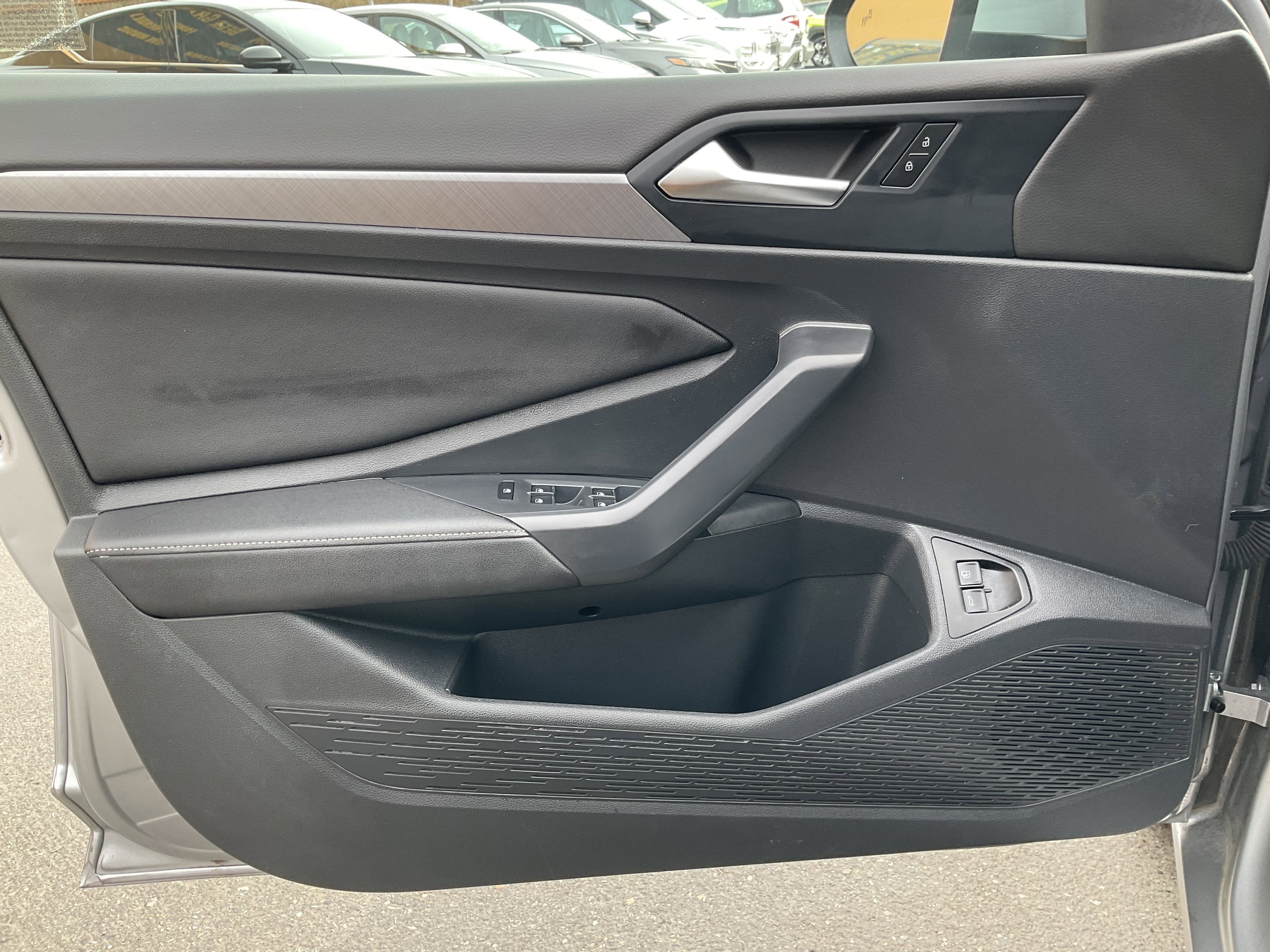 Used 2024 Volkswagen Jetta SE image 25