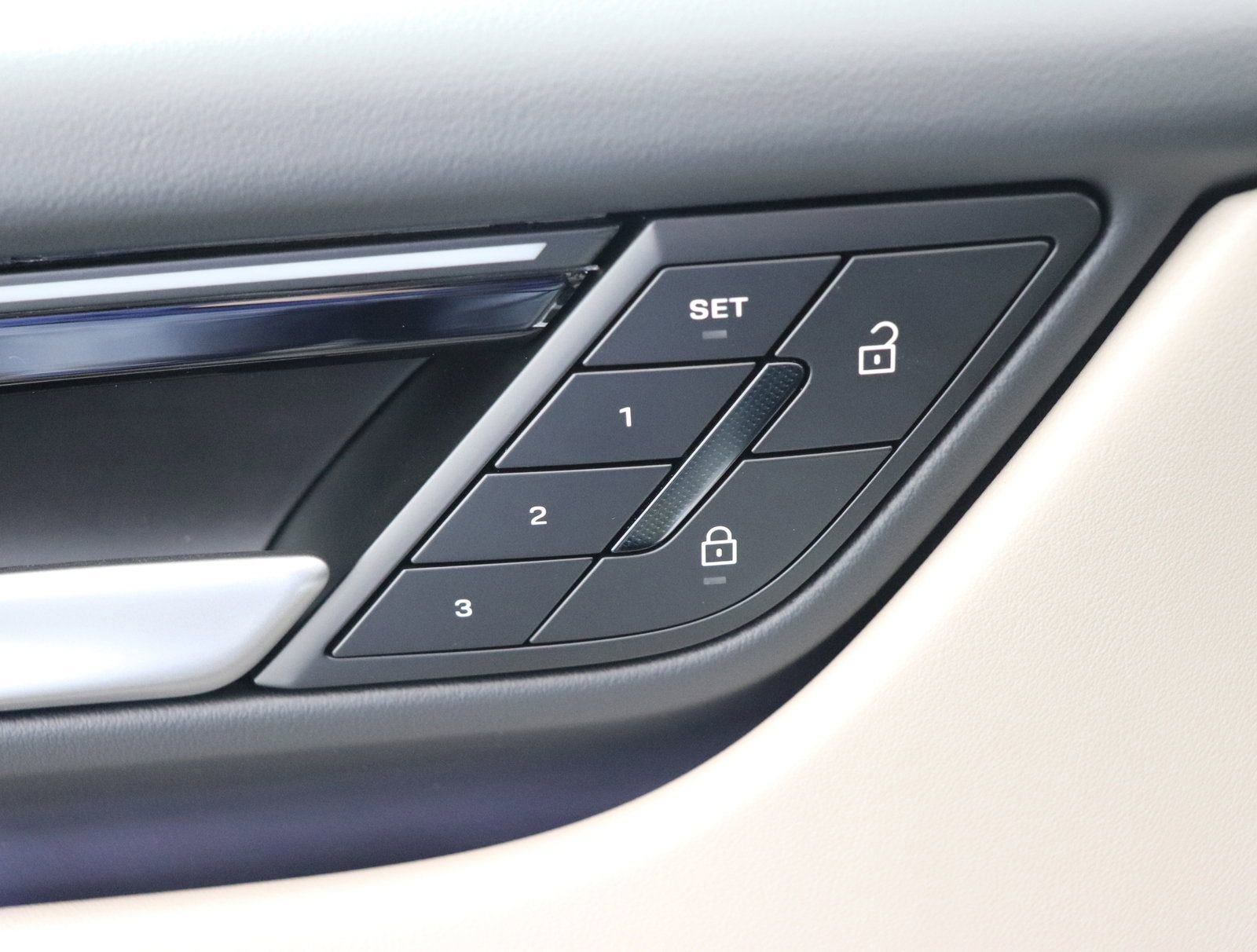 Certified 2024 Porsche Macan 4 Electric AWD/4WD image 31