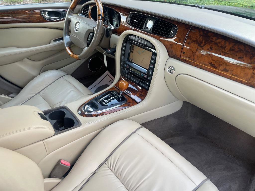 Used 2007 Jaguar XJ8 L RWD image 31