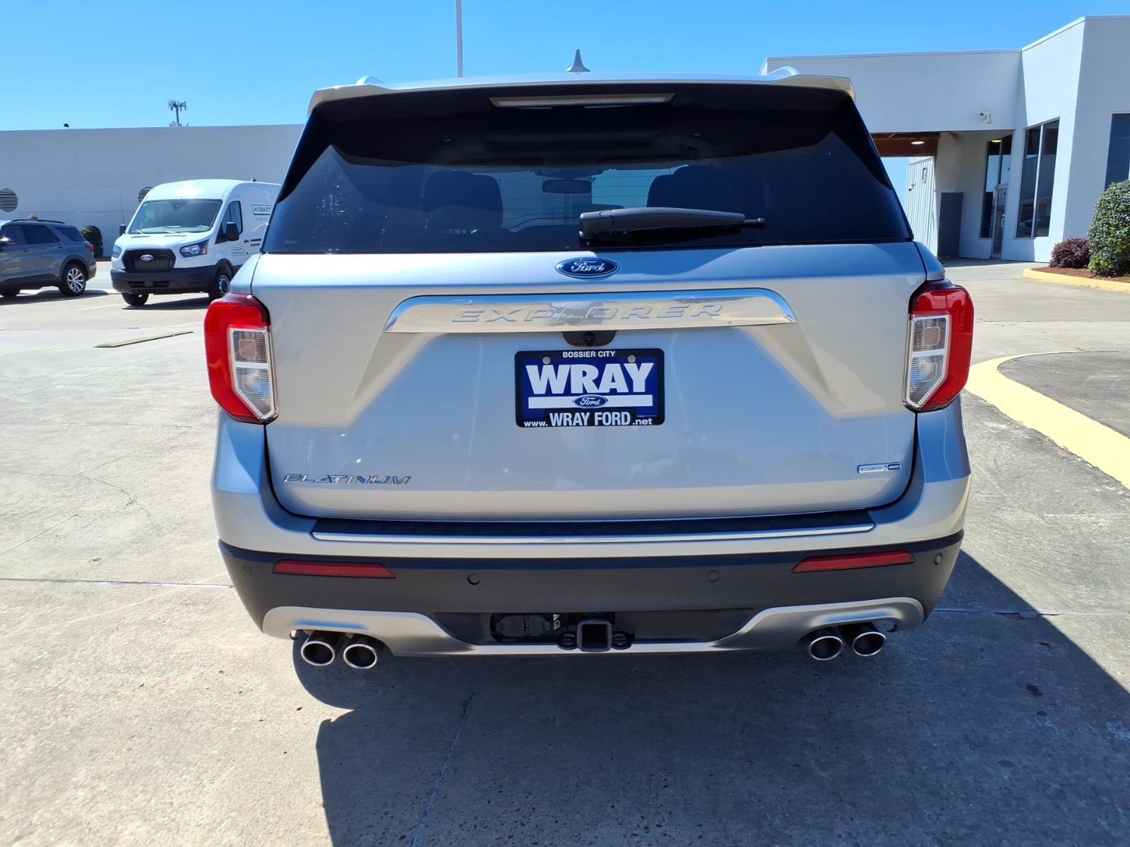 Used 2020 Ford Explorer Platinum w/ Premium Technology Package image 3