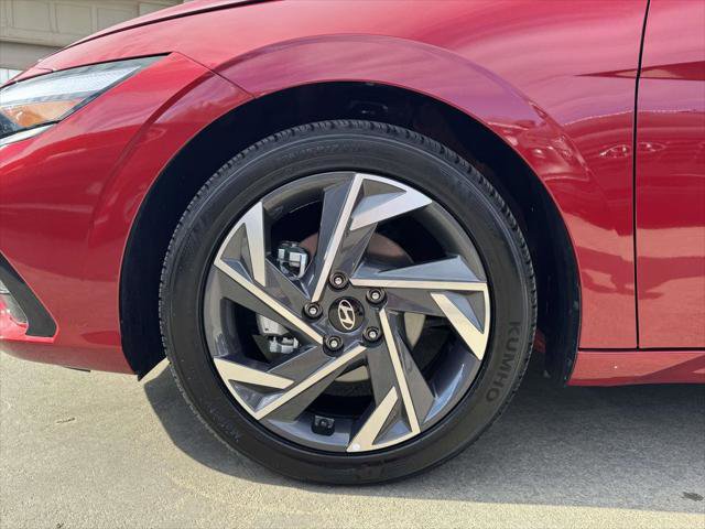 Certified 2025 Hyundai Elantra SEL image 7
