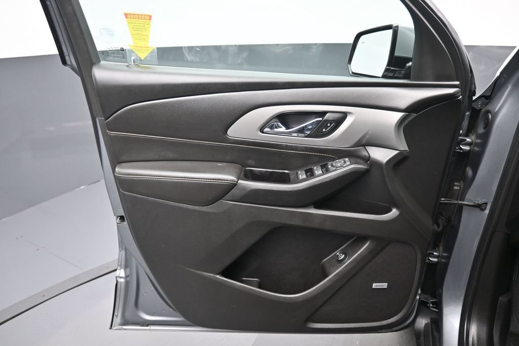 Used 2020 Chevrolet Traverse LT w/ LT Premium Package AWD/4WD image 9