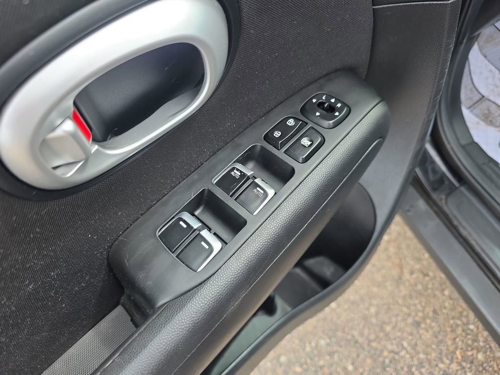 Used 2017 Kia Soul + FWD image 12