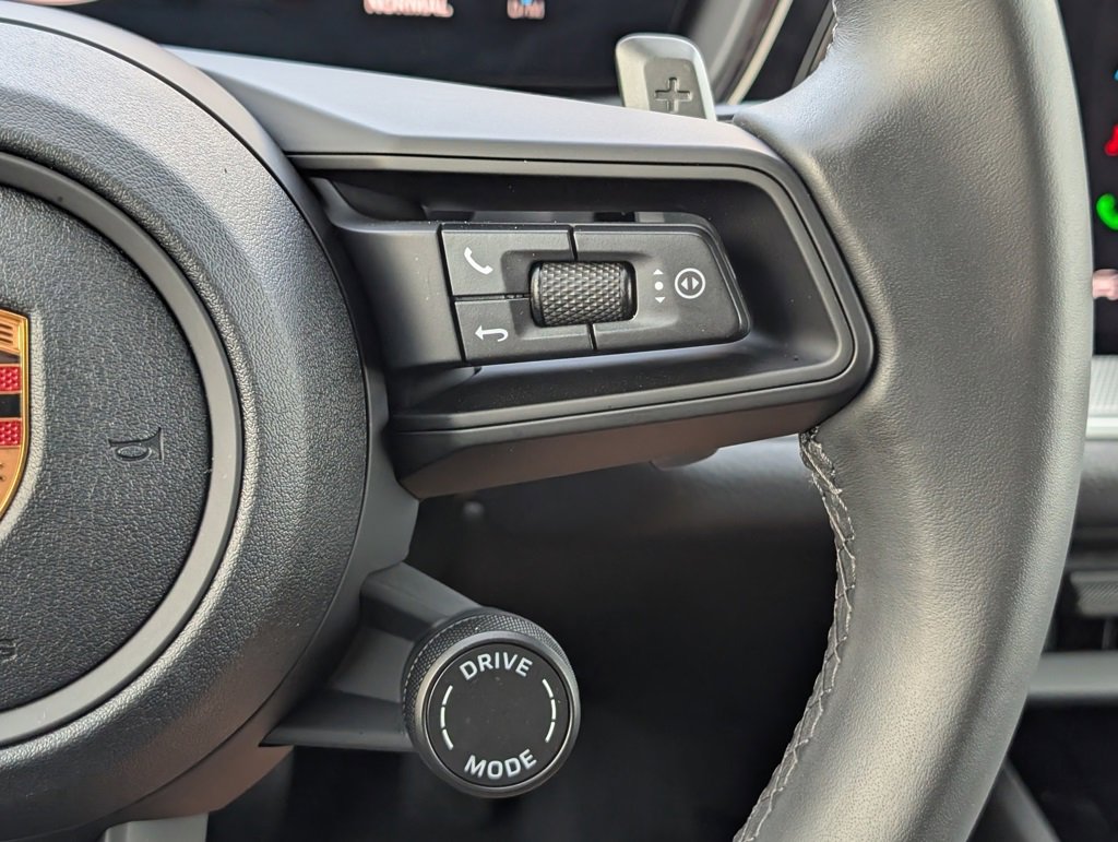 Certified 2025 Porsche Cayenne image 23