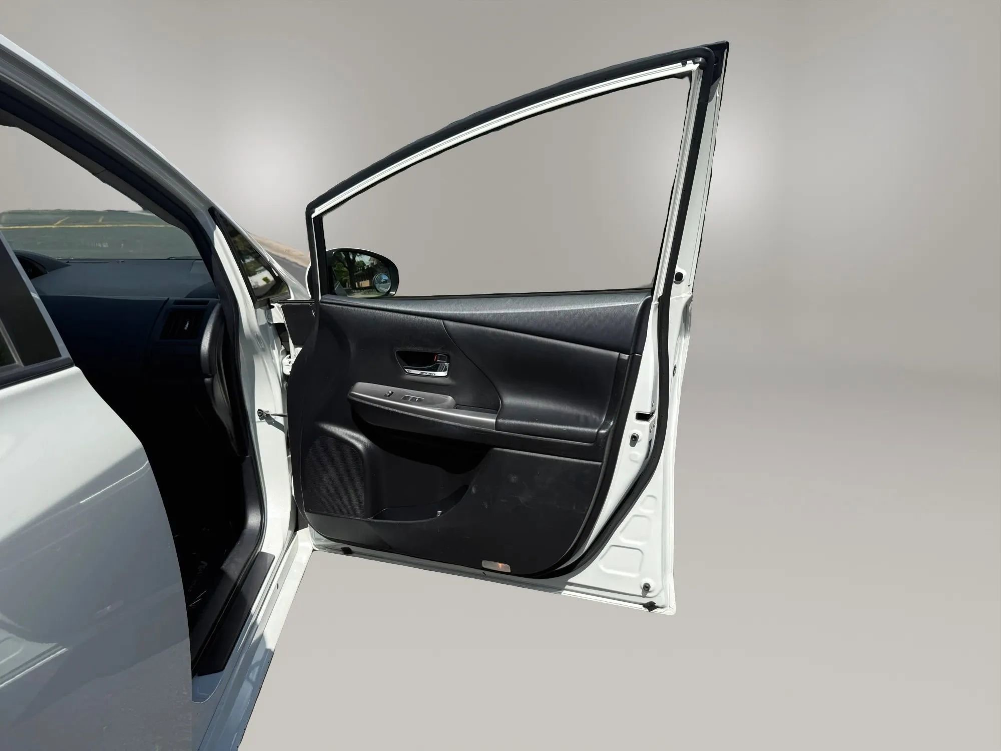 Used 2017 Toyota Prius V Five w/ Carpet Mat Package FWD image 38