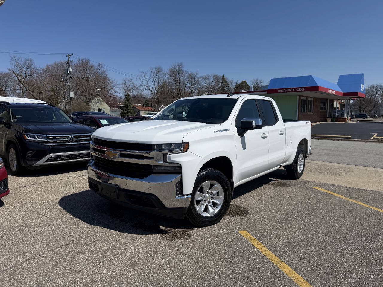 Used 2021 Chevrolet Silverado 1500 LT w/ Safety Package II AWD/4WD image 2