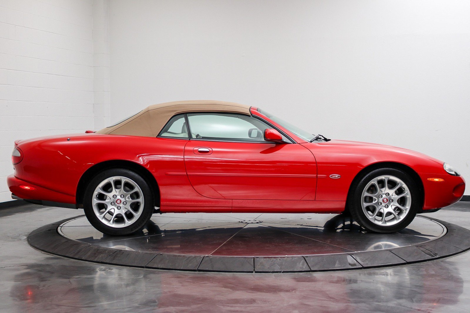 Used 2000 Jaguar XK8 Convertible RWD image 14