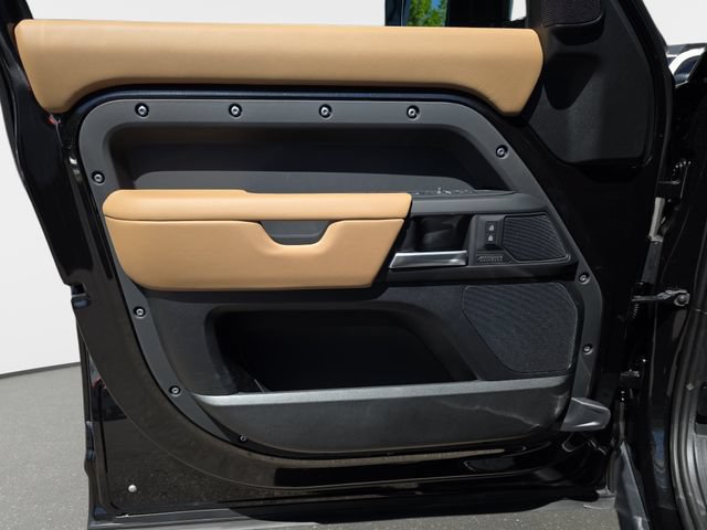 New 2026 Land Rover Defender 130 X-Dynamic SE AWD/4WD image 19