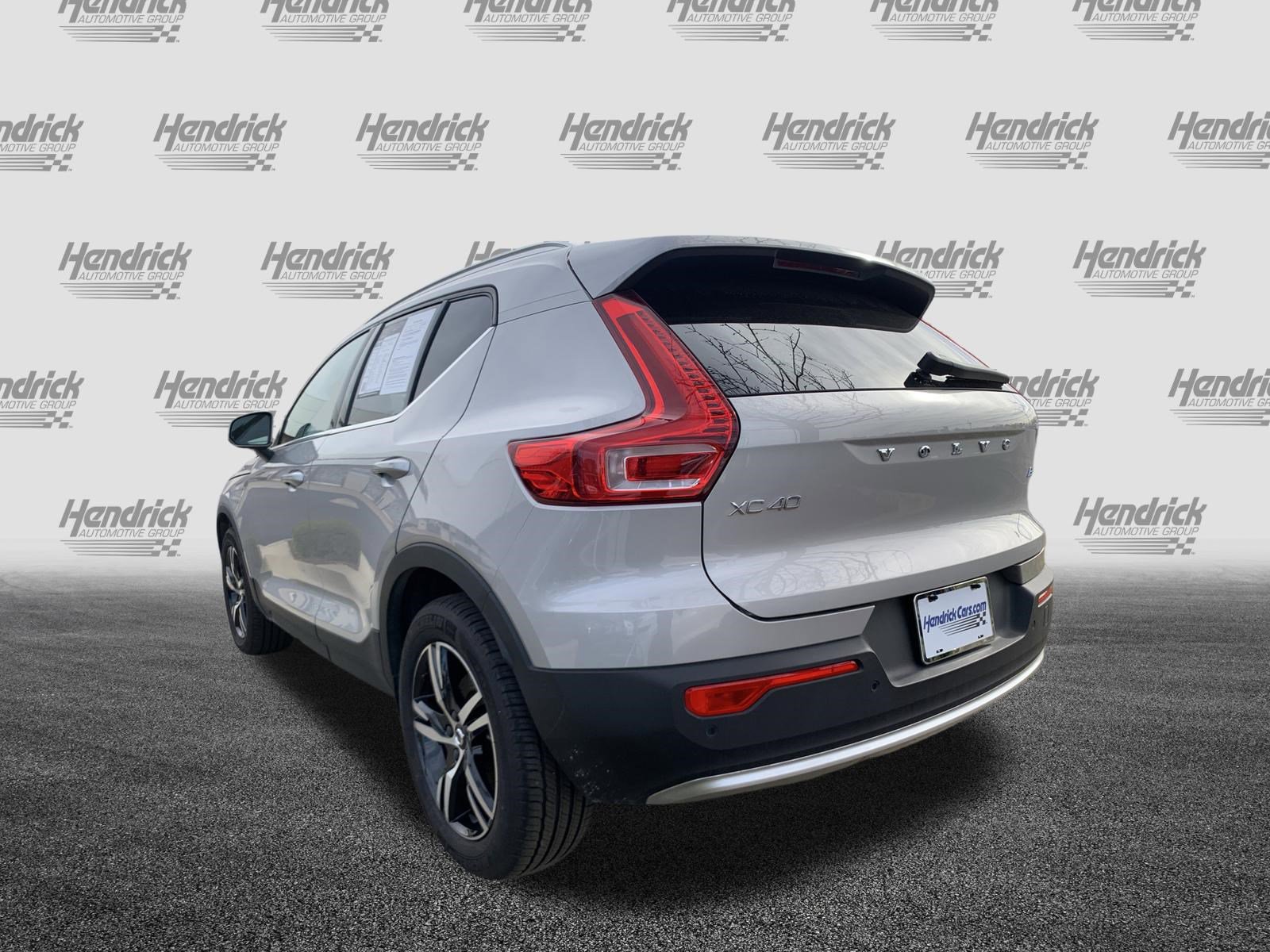 Used 2025 Volvo XC40 B5 Core image 8