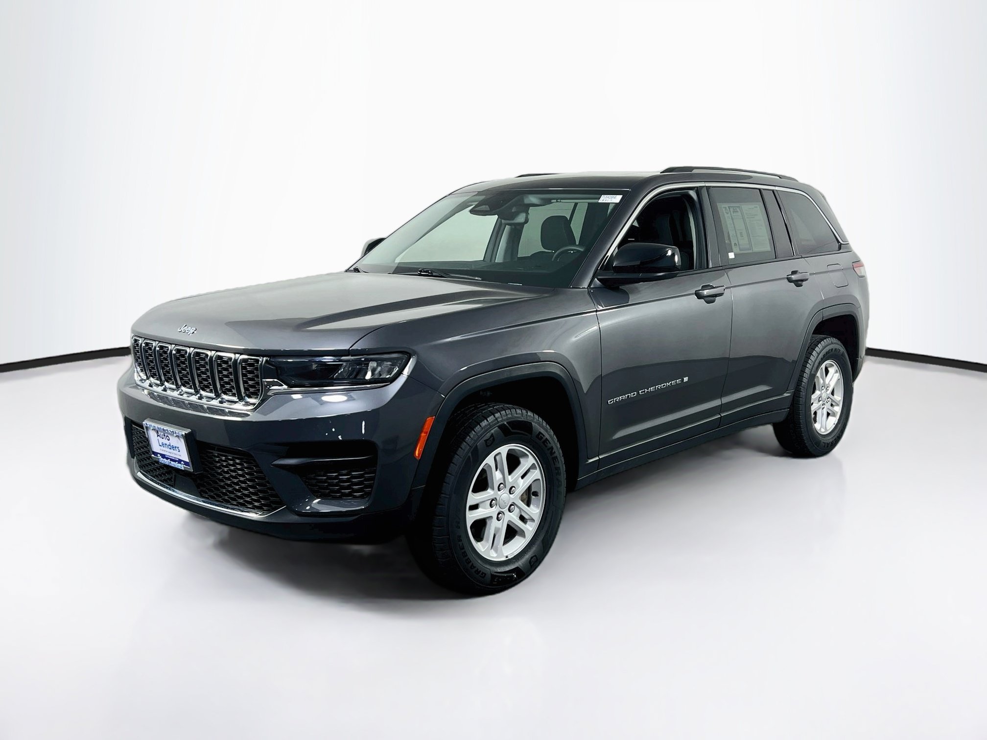 Used 2023 Jeep Grand Cherokee Laredo