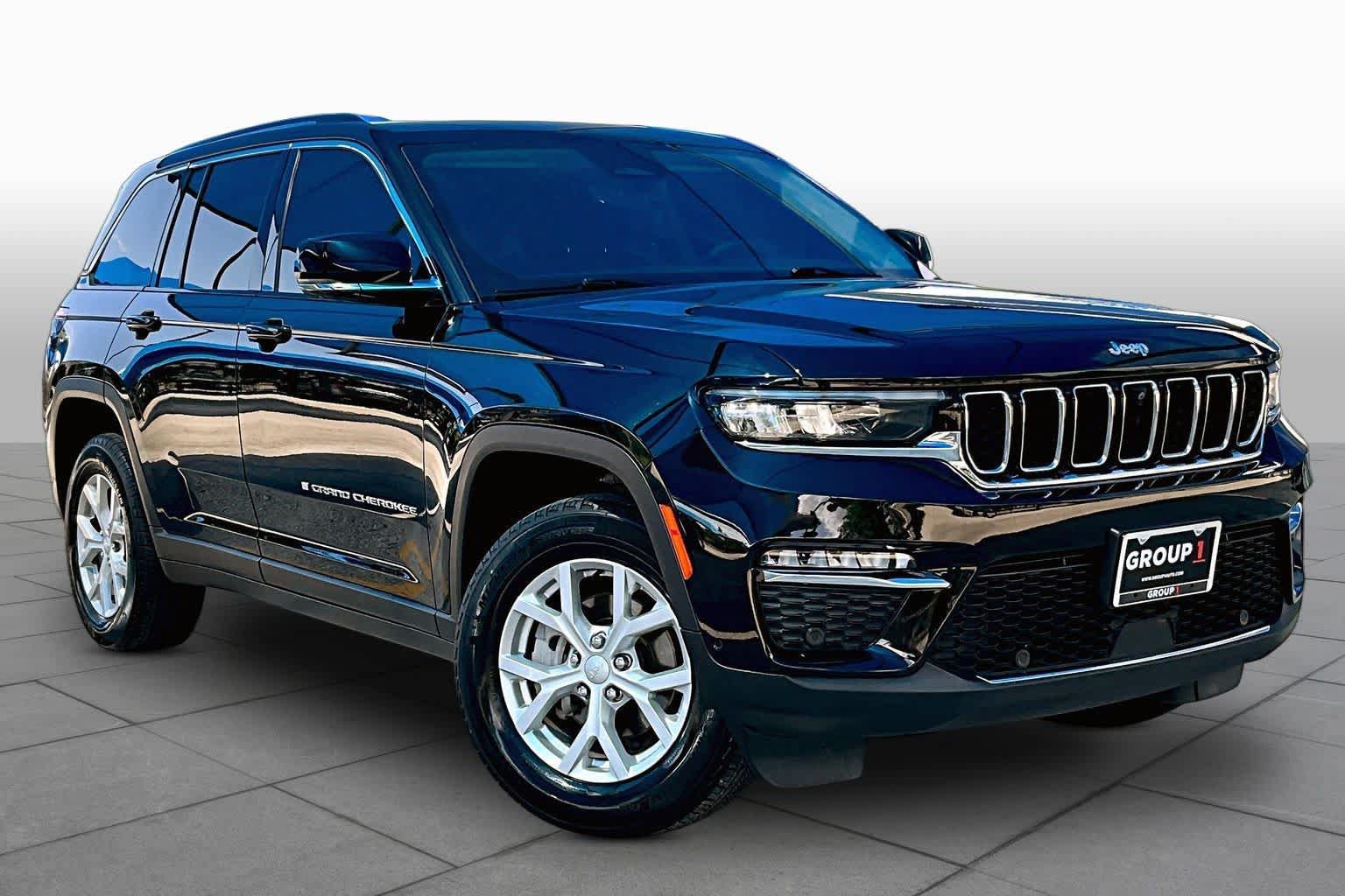 Used 2023 Jeep Grand Cherokee Limited w/ Luxury Tech Group II RWD image 3